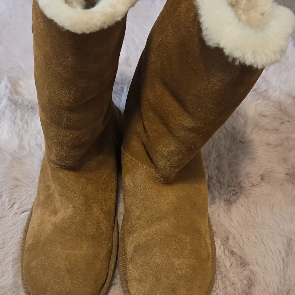 Koolaburra Chestnut Suede Boots with Plush Lining